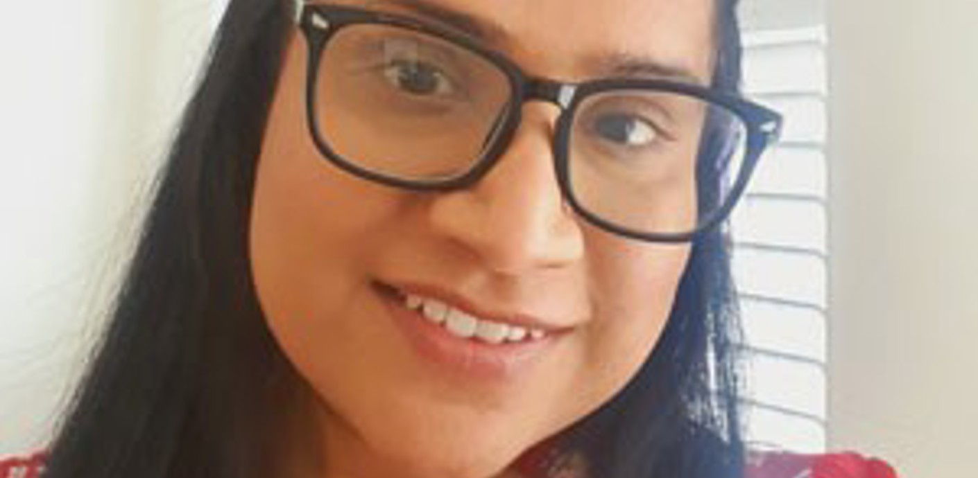 nojs Raje, smiling shyly