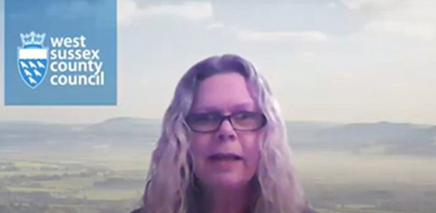 nojs tracy with a w s c c backdrop