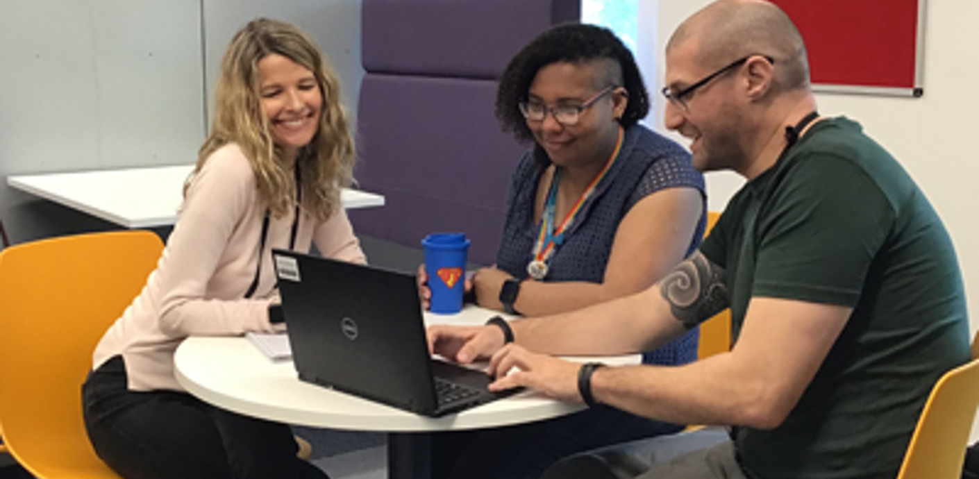 nojs Social care workers at a table